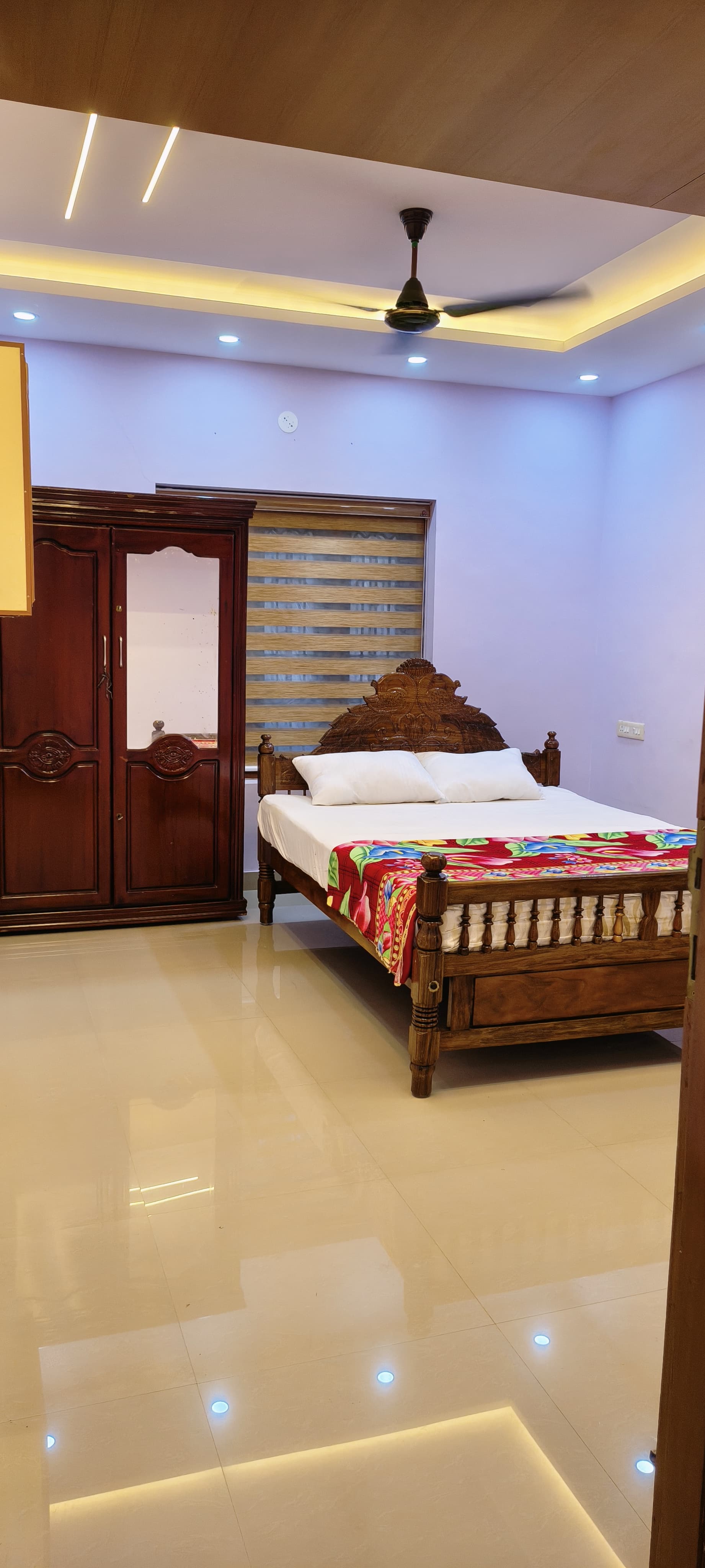 Private balcony with lush garden view at Deauvill Homestay
